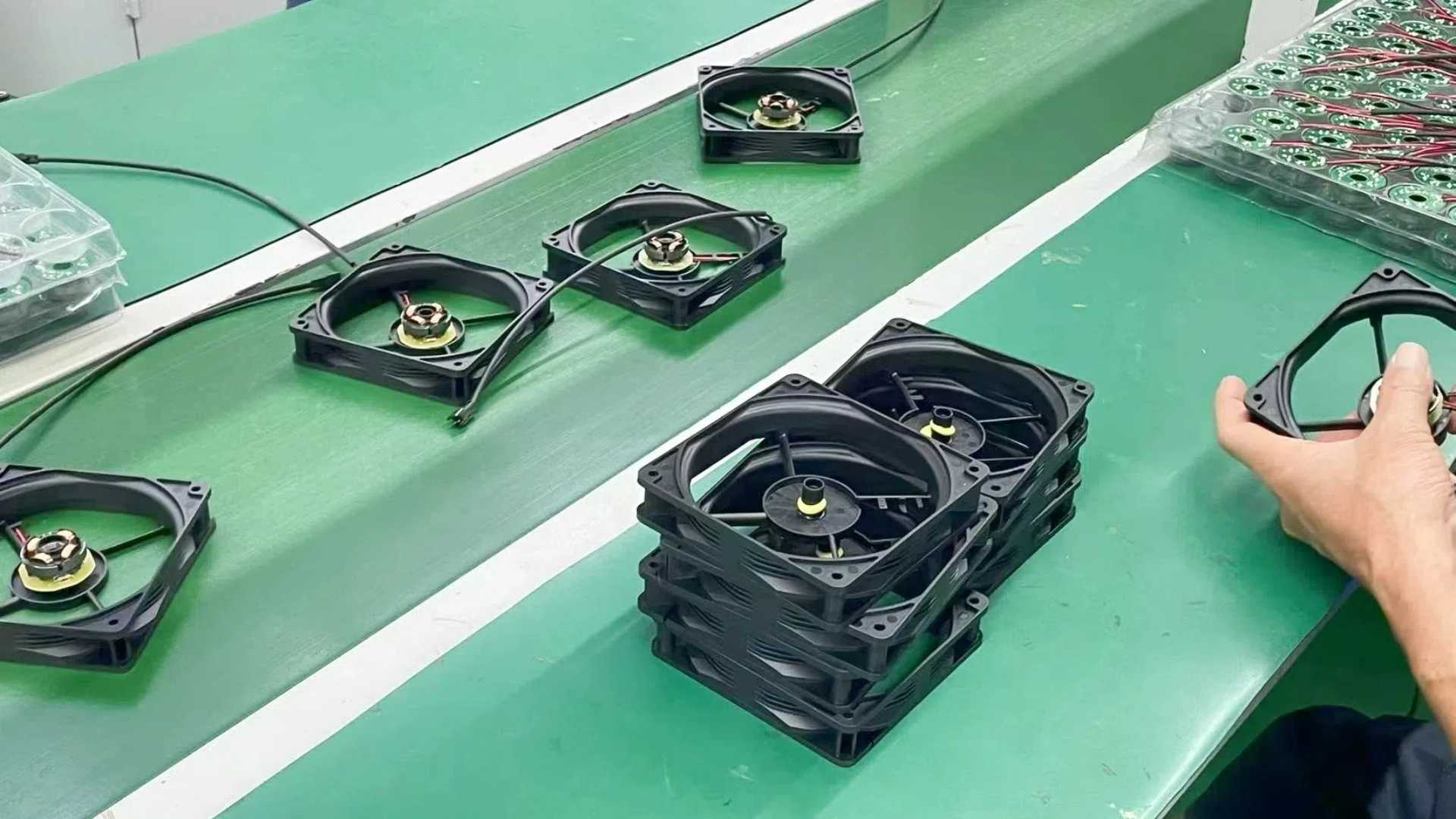 エアコンや大型家電の冷却に最適なファンの種類はどれですか?