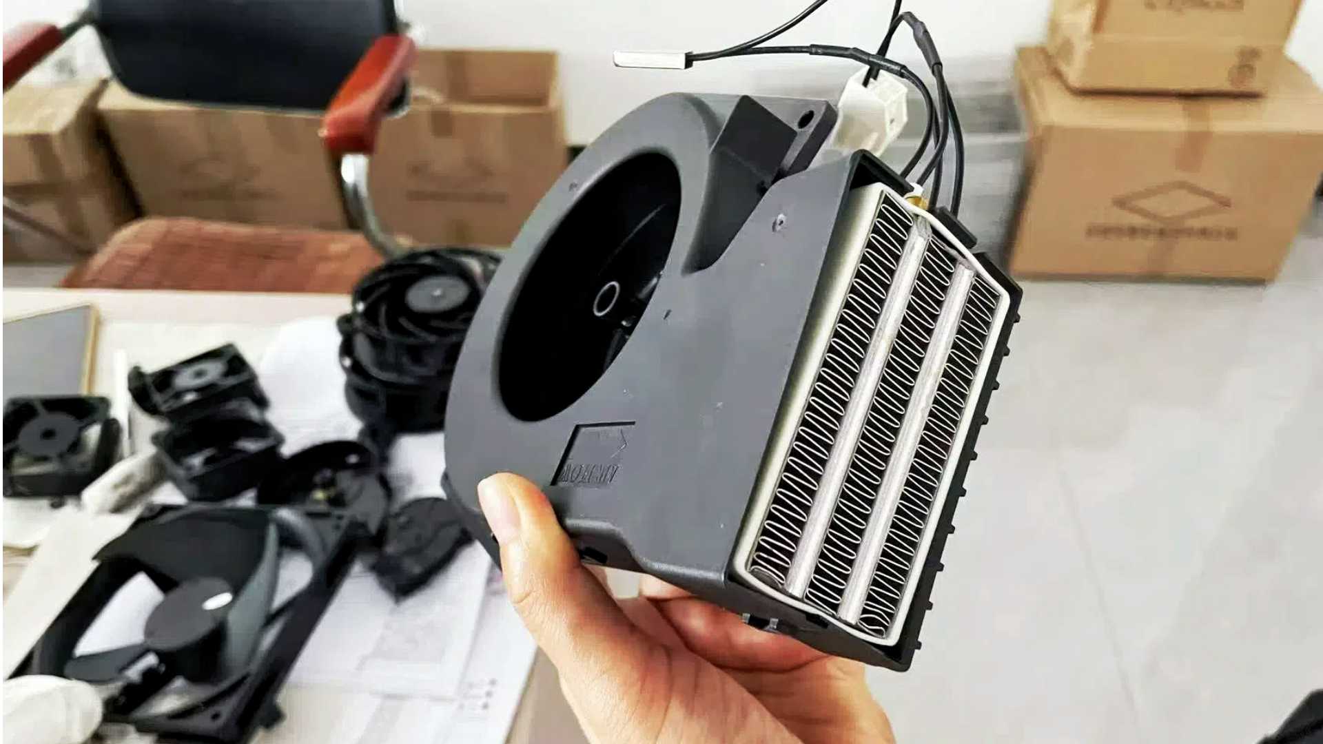 DC ファンは AC で動作できますか?